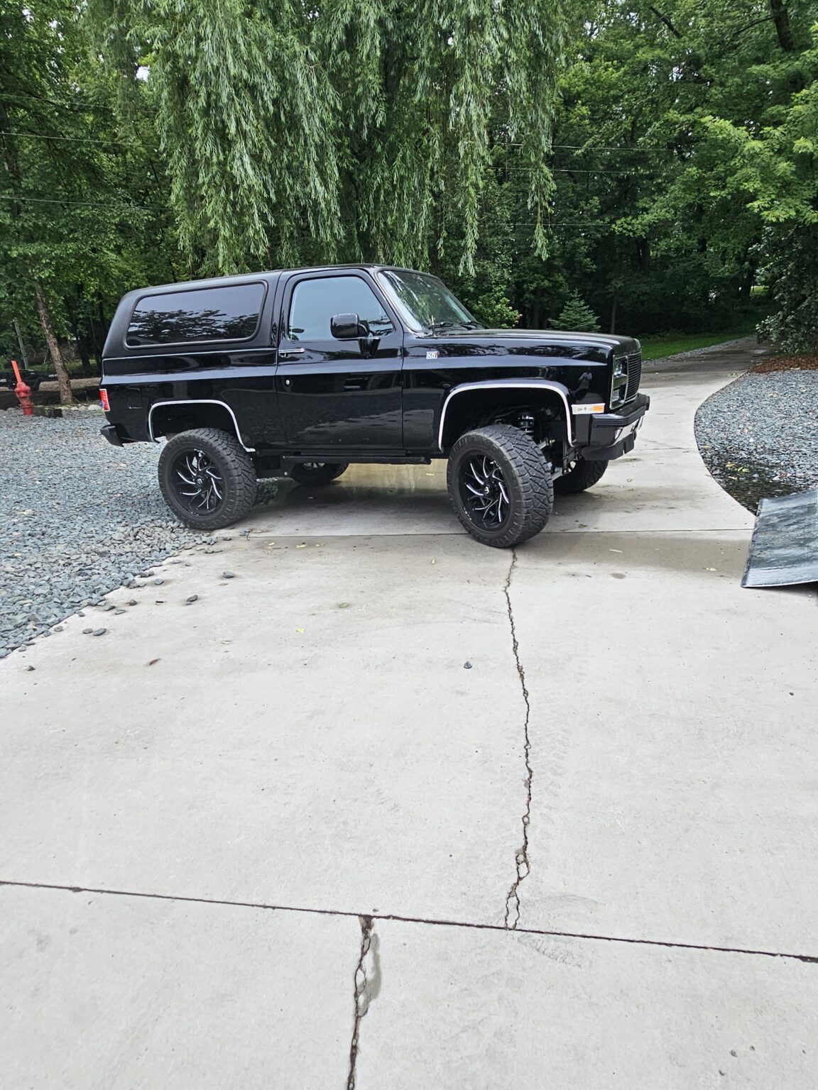 1989 GMC Jimmy on a Frame-Werx chassis, rear three-quarter
