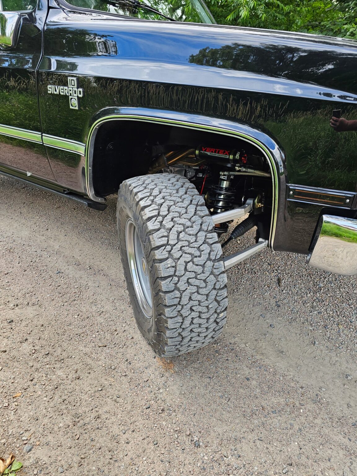 Frame-Werx front suspension through the wheel well