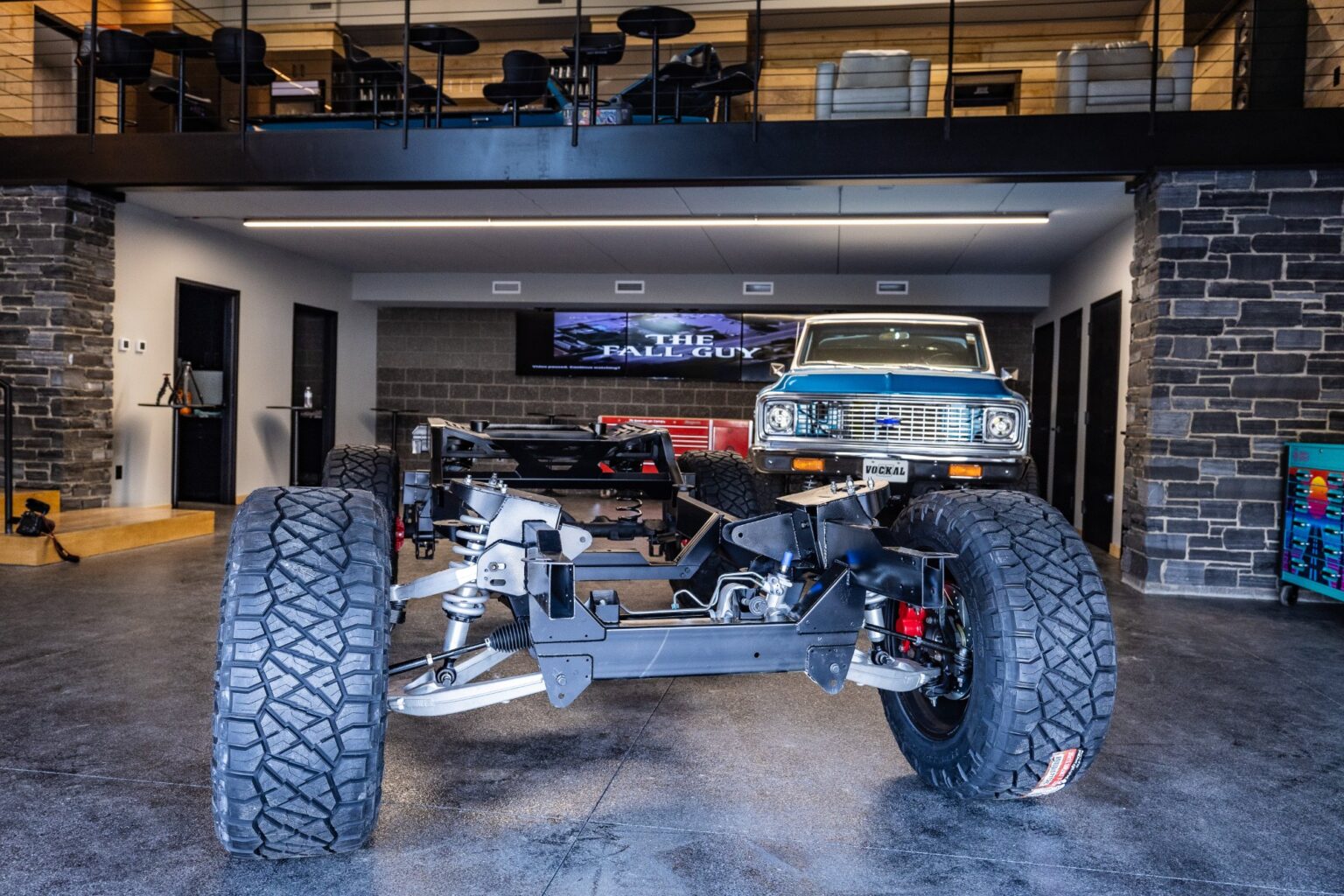 K5 Blazer chassis front view showing the independent front suspension