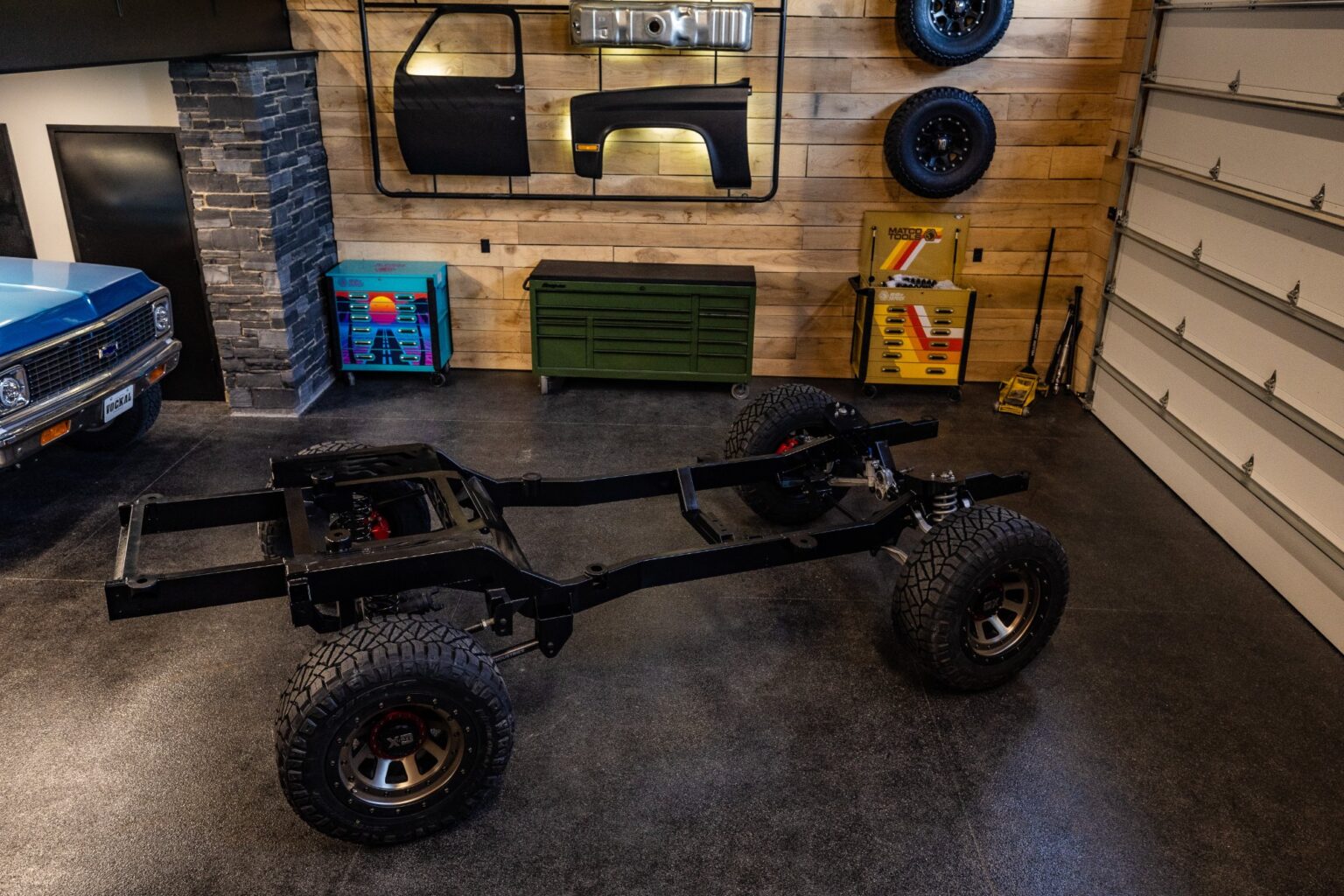 Frame-Werx K5 Blazer chassis, rolling chassis from above in the showroom