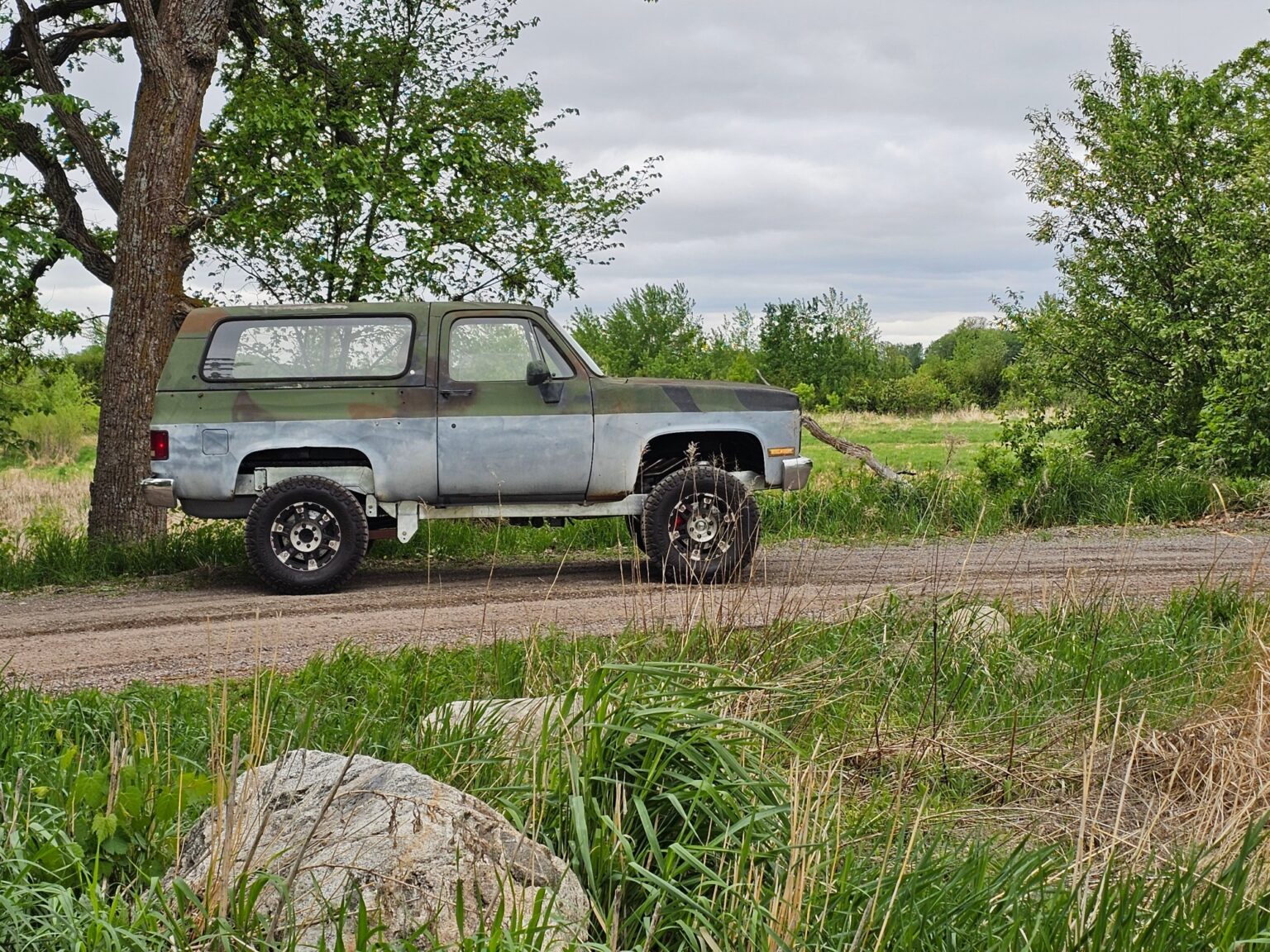 CUCV K5 Blazer on a Frame-Werx 4x4 IFS chassis, side profile by the lake