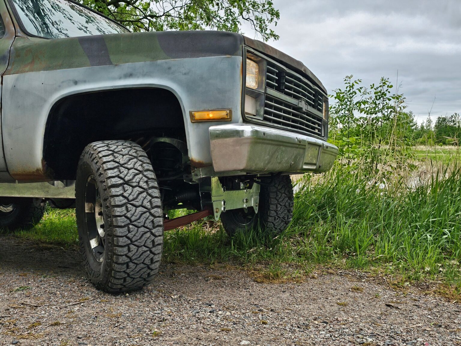 Front corner of a K5 Blazer showing the Frame-Werx independent front suspension